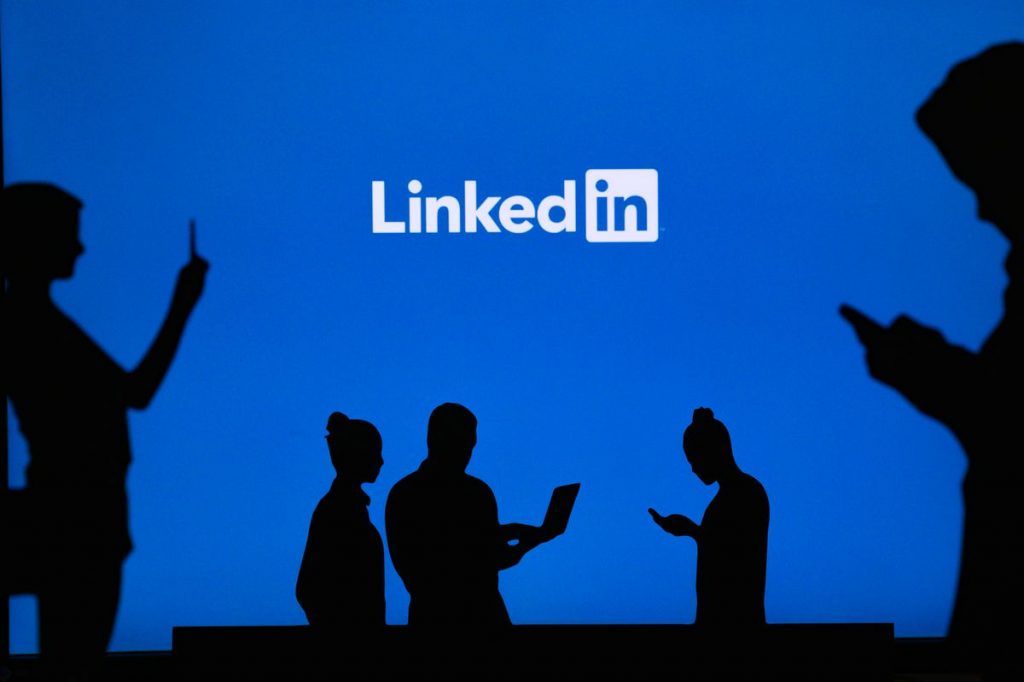 linkedin-etiquette-for-managers,-employees-and-recruiters