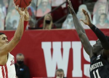 badgers-fans-take-to-twitter-to-weigh-in-on-wisconsin's-rout-of-minnesota-golden-gophers