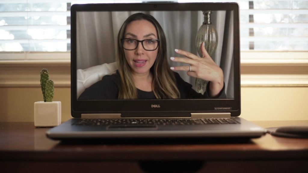 dallas-physician's-assistant-uses-youtube-to-share-her-experience,-educate-on-covid-19-vaccine