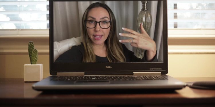 dallas-physician's-assistant-uses-youtube-to-share-her-experience,-educate-on-covid-19-vaccine