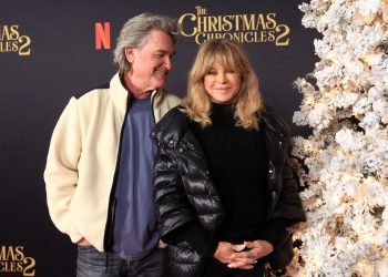goldie-hawn-introduces-new-puppy-to-her-instagram-followers