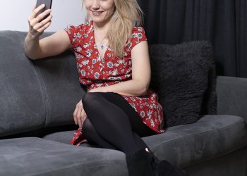 digital-make-up-because-you're-virtually-worth-it:-emily-hill-tests-the-world's-first-e-makeover-…