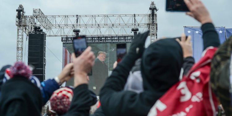 fringe-groups-splinter-online-after-facebook-and-twitter-bans