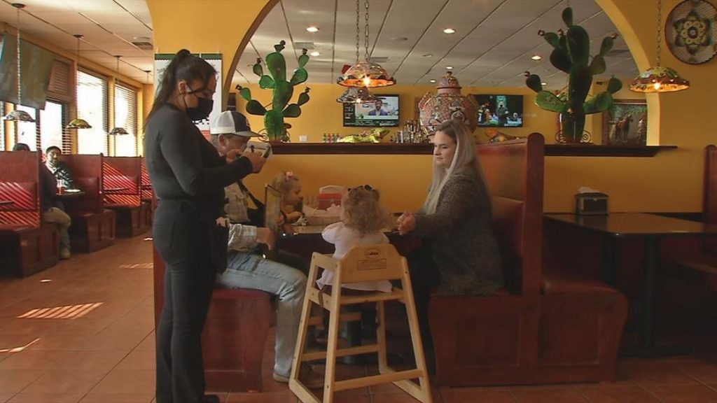 a-true-blessing-i-2-kind-women-behind-facebook-page-help-louisville-servers-pay-bills