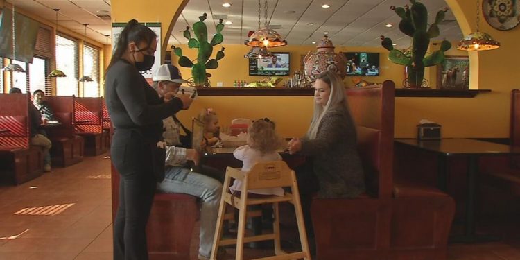a-true-blessing-i-2-kind-women-behind-facebook-page-help-louisville-servers-pay-bills