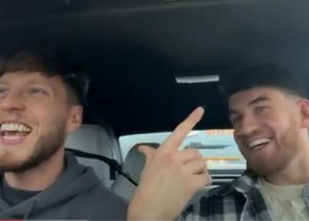how-two-best-friends-from-bristol-have-become-youtube-hits-by-'spreading-happiness'