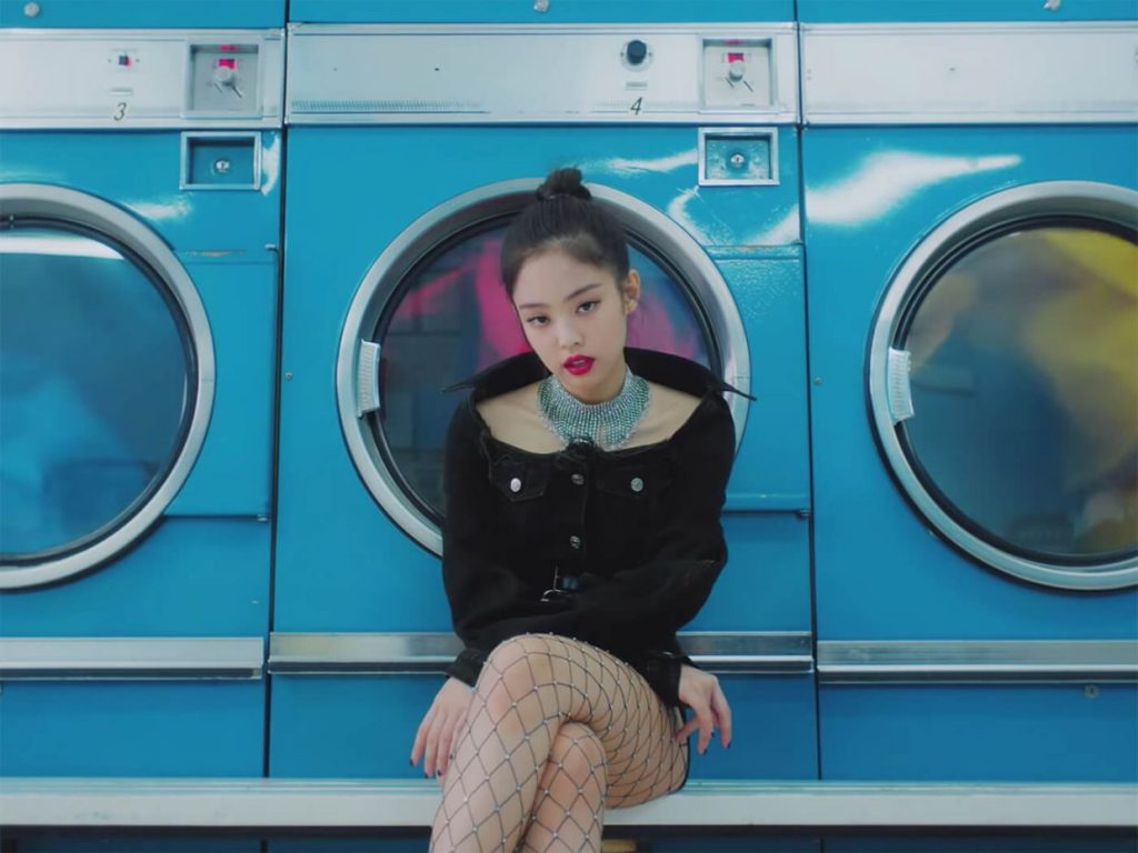 blackpink's-jennie-gets-600-million-youtube-views-with-debut-single-'solo'