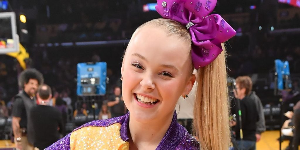 jojo-siwa-poses-in-a-“best-gay-cousin-ever”-t-shirt-on-instagram