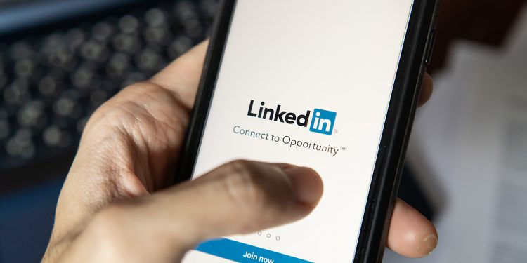 linkedin-users-can-now-control-who-sees-their-posts