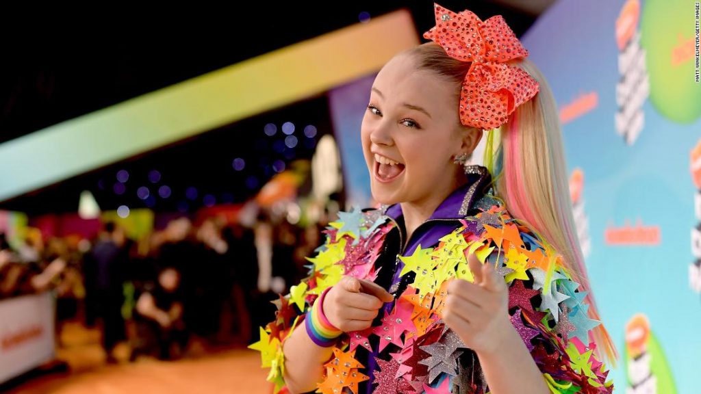youtube-star-jojo-siwa-comes-out-to-her-fans-on-her-instagram-account