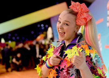 youtube-star-jojo-siwa-comes-out-to-her-fans-on-her-instagram-account