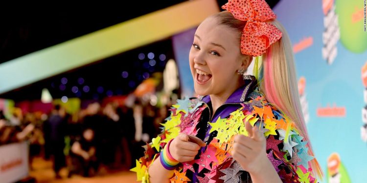 youtube-star-jojo-siwa-comes-out-to-her-fans-on-her-instagram-account
