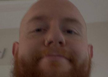 man-gets-added-to-random-work-whatsapp-group-by-accident-and-pranks-employees