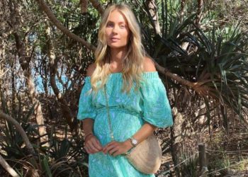 model-and-instagram-queen-elyse-knowles-plans-simple-life-for-first-baby