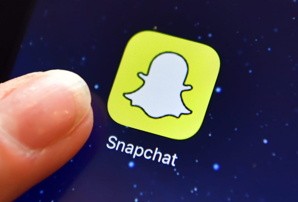 snapchat-introduces-a-new-“safety-snapshot”-to-educate-users-on-data-privacy