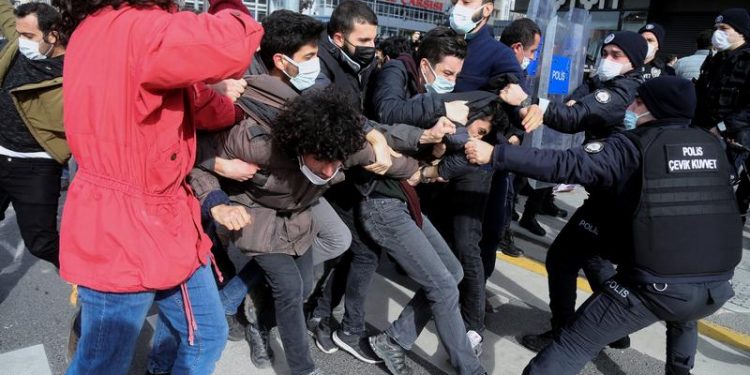 twitter-says-turkish-minister's-lgbt-comments-about-protesters-“hateful-conduct”