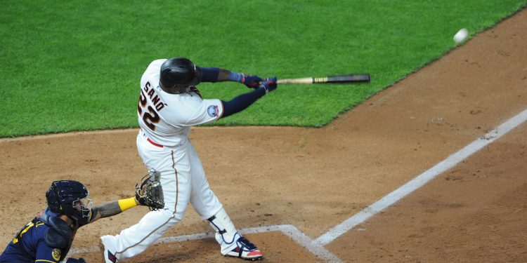 notebook:-instagram-wars,-expanded-rosters,-and-a-new-fa-offer-at-dh?