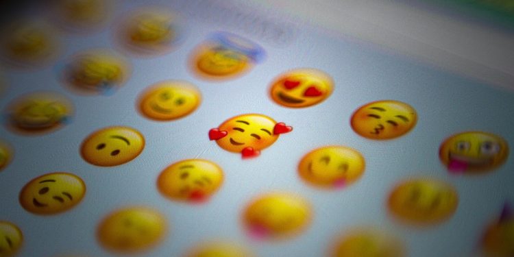 warning:-you-should-never-use-these-8-emojis-on-instagram