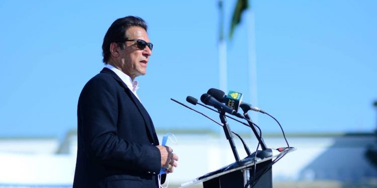 imran-khan's-pakistan-wants-to-call.-but-modi's-status-is,-'can't-talk,-whatsapp-only'