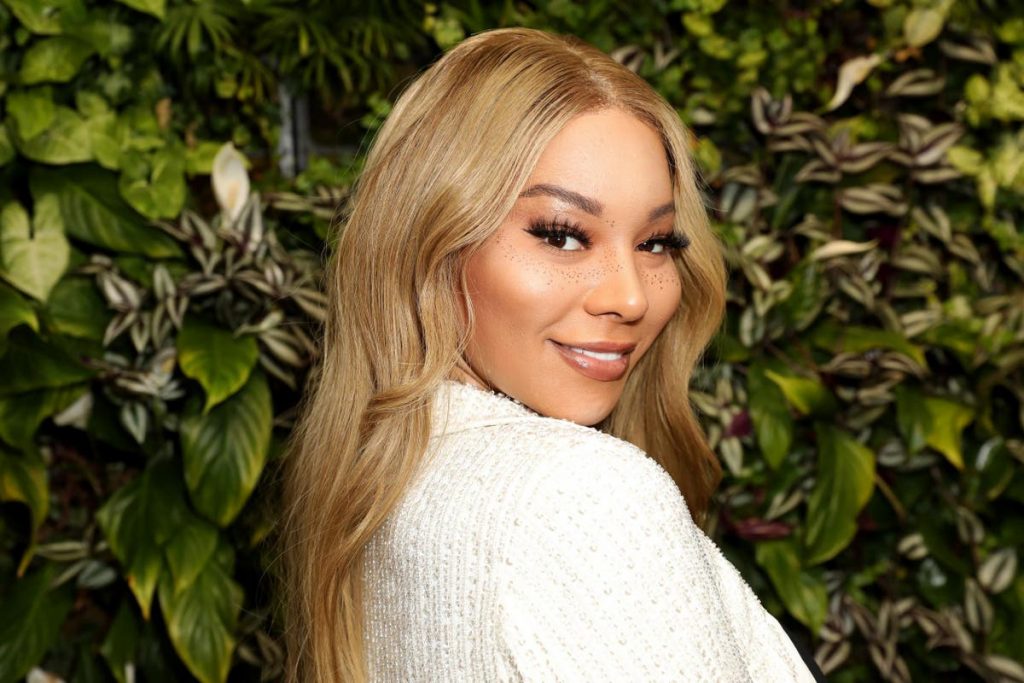 'not-safe-for-trans-people':-munroe-bergdorf-deletes-twitter-amid-'daily-abuse'