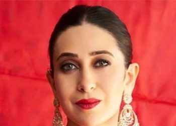 30-pictures-on-instagram-that-highlight-karisma-kapoor's-style