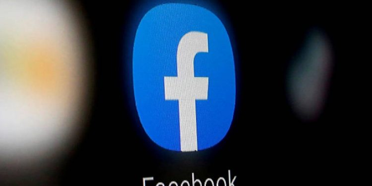 how-to-lock-your-facebook-profile-using-your-android-smartphone-or-iphone