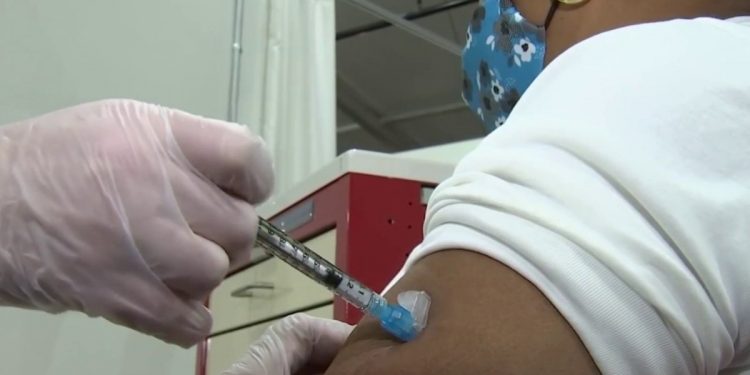 'strangers-helping-strangers':-facebook-group-helps-those-searching-for-elusive-covid-vaccine