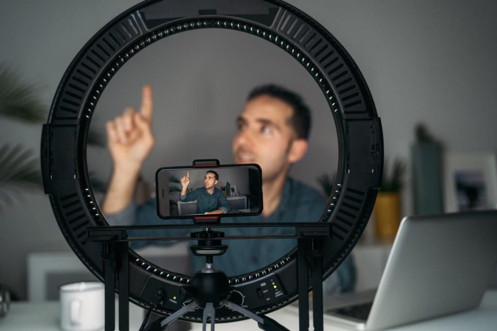 how-to-attract-clients-with-trustworthy-youtube-videos