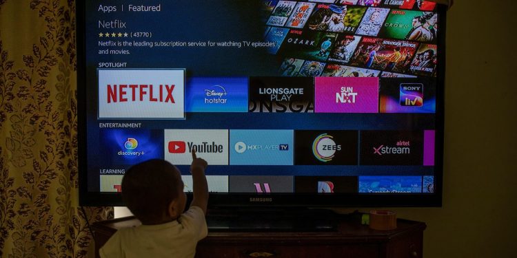 facebook,-whatsapp-and-twitter-face-new-rules-in-india