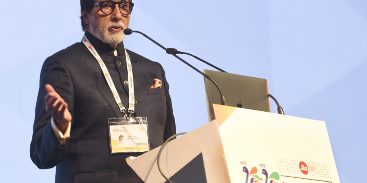 amitabh-bachchan-to-undergo-surgery-due-to-'medical-condition',-fans-pray-for-speedy-recovery