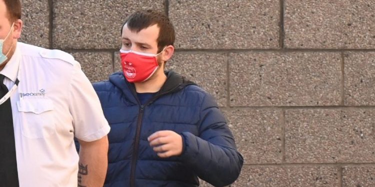 pervert-sent-vile-sexual-snapchat-messages-to-girl-and-asked-to-see-her-in-school-uniform