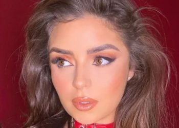 demi-rose-flaunts-jaw-dropping-booty-on-instagram