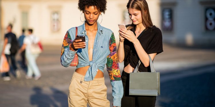 10-people-to-follow-on-clubhouse-right-now,-according-to-vogue