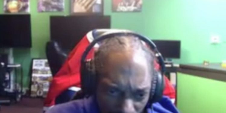 snoop-dogg-rage-quits-video-game-in-livestreamed-rant:-'f***-this-s***-man'