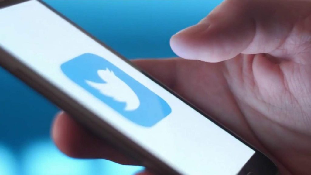 twitter-looking-into-paid-subscription-feature-for-accounts-users-really-like