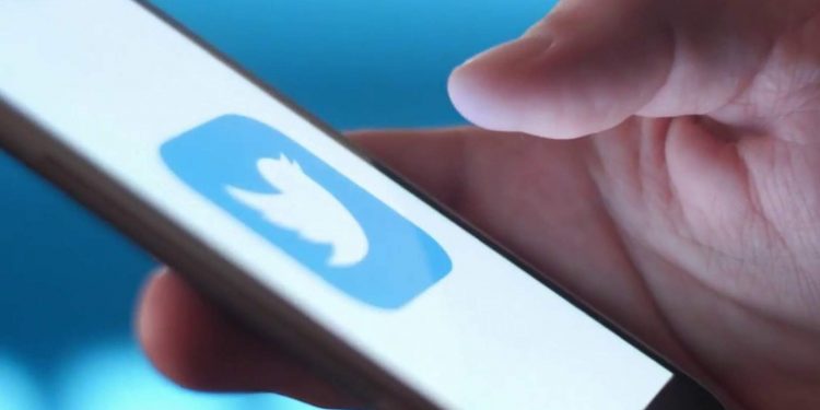 twitter-looking-into-paid-subscription-feature-for-accounts-users-really-like