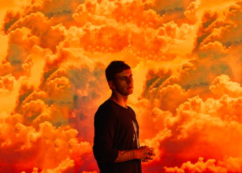 illenium-drove-to-the-homes-of-random-fans-to-give-them-a-usb-with-an-unreleased-song