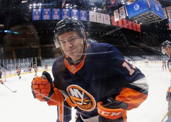 watch:-mathew-barzal-sets-hockey-twitter-ablaze-with-between-the-legs-goal