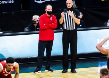 the-twitter-world-reacts-to-wisconsin-basketball's-controversial-loss-to-iowa