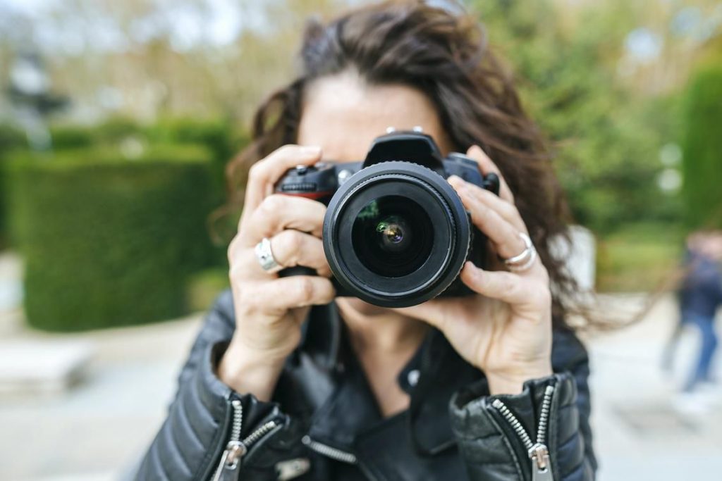 linkedin-photo-tips-to-look-your-best-instead-of-unprofessional-or-old