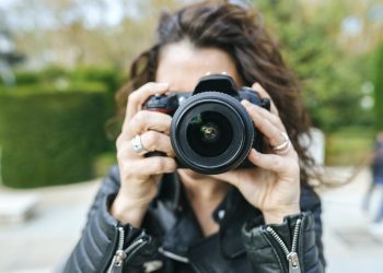 linkedin-photo-tips-to-look-your-best-instead-of-unprofessional-or-old
