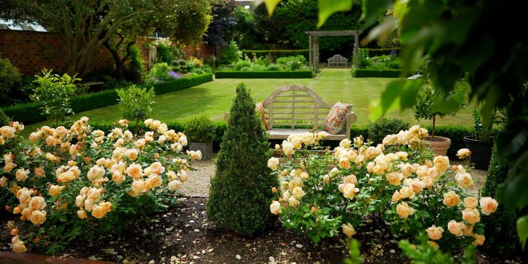 stunning-private-cirencester-gardens-filmed-in-aid-of-the-churn-project