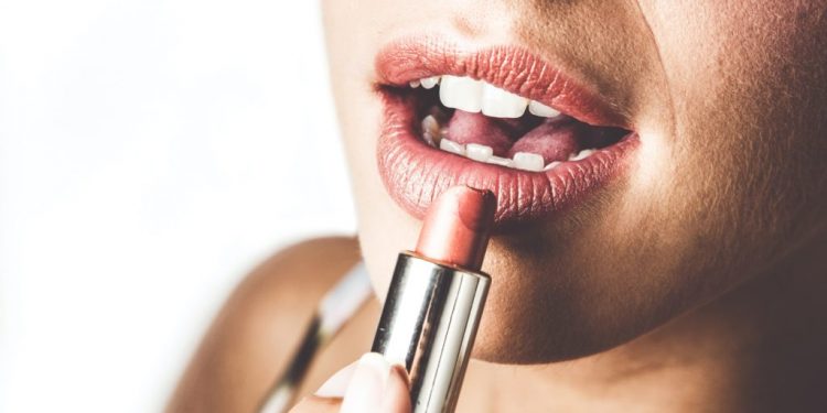 tiktok:-how-to-do-the-lip-shape-chart-trend-–-viral-challenge-explained!