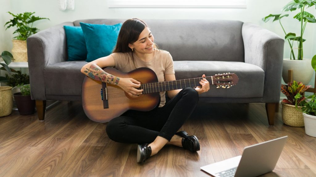 charlotte-music-teacher-taking-advantage-of-pandemic-pivot-to-reach-larger-audience-online