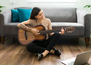 charlotte-music-teacher-taking-advantage-of-pandemic-pivot-to-reach-larger-audience-online
