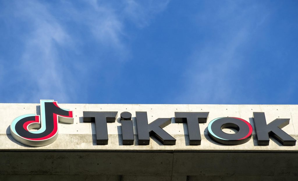 is-tiktok-a-threat-to-facebook-social-media-dominance