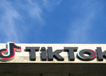 is-tiktok-a-threat-to-facebook-social-media-dominance