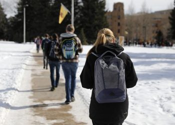 putting-yourself-out-there:-a-guide-for-making-friends-in-college-in-the-digital-age