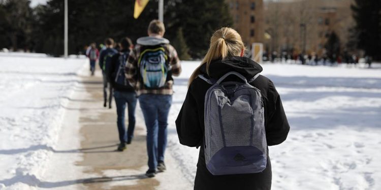 putting-yourself-out-there:-a-guide-for-making-friends-in-college-in-the-digital-age