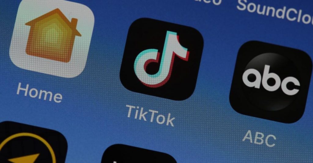 looking-for-wholesome-fun?-here's-how-to-get-the-bald-filter-on-tiktok
